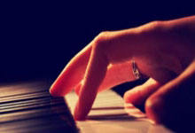 关于勒沃库森训练开放日；赛前门线救险引欢呼；欧篮联在即；更衣室氛围转暖的信息-开云