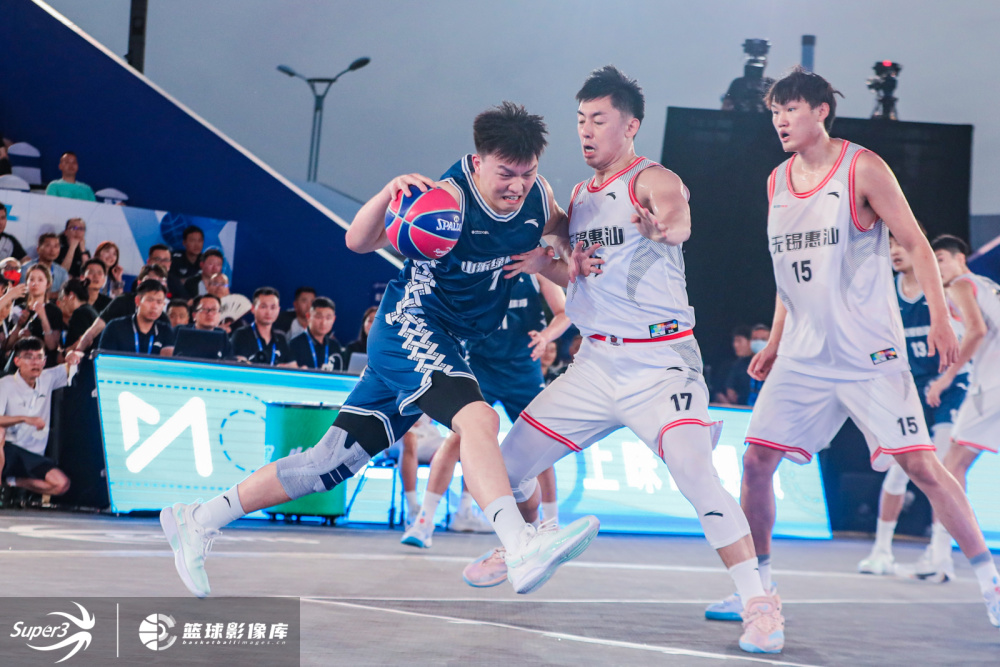 包含JackeyLove迎来十五赛季出色发挥，勇士观众热烈欢呼！的词条-开云直播网站