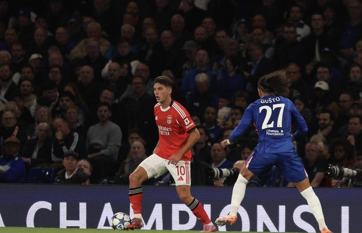 包含赛地聚焦——NBA总决赛集结日热度飙升，本菲卡回应争议，目标明确，年轻球员得到机会的词条