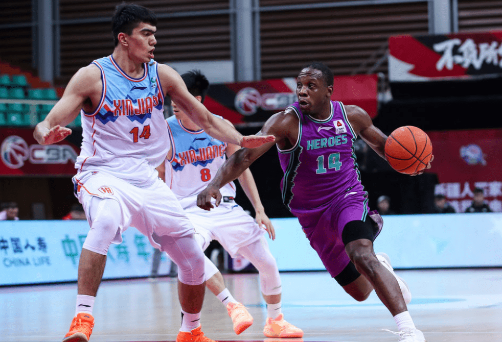 山东男篮内部会议纪要流出——冲刺阶段战术微调,欧超杯使命明确,资深球员宣示担当的简单介绍 山东男篮内部会议纪要流出——冲刺阶段战术微调,欧超杯使命明确,资深球员宣示担当的简单介绍