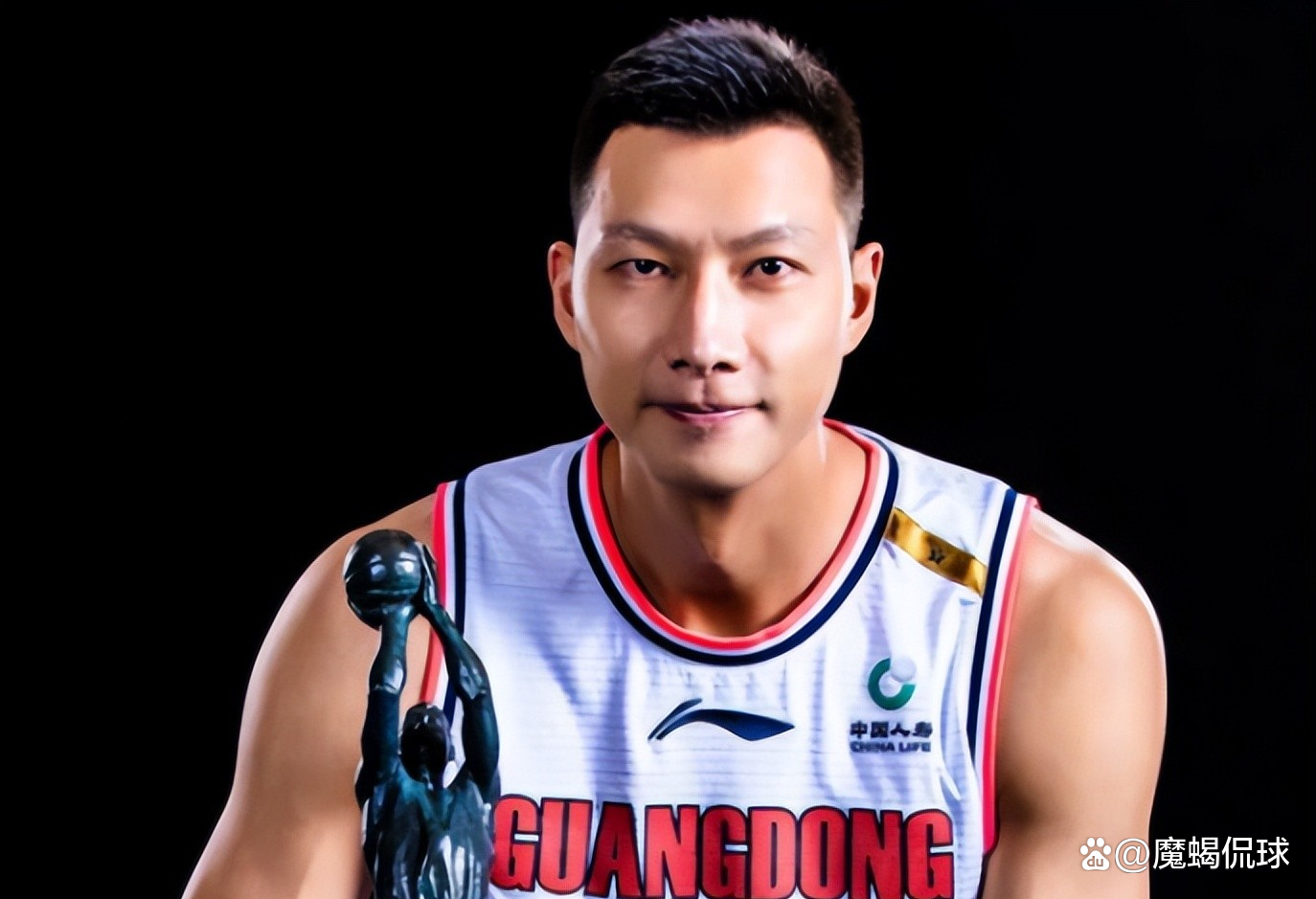 山东男篮内部会议纪要流出——冲刺阶段战术微调,欧超杯使命明确,资深球员宣示担当的简单介绍 山东男篮内部会议纪要流出——冲刺阶段战术微调,欧超杯使命明确,资深球员宣示担当的简单介绍