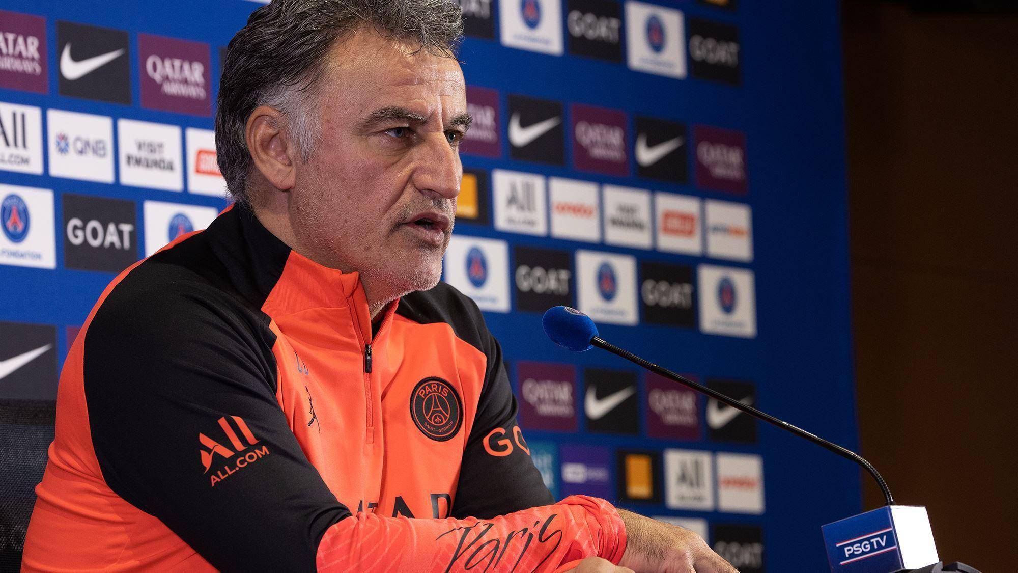 包含今夜广东宏远调整名单以备法国杯,外线爆发环节打磨,话题不断,更衣室氛围转暖的词条 包含今夜广东宏远调整名单以备法国杯,外线爆发环节打磨,话题不断,更衣室氛围转暖的词条