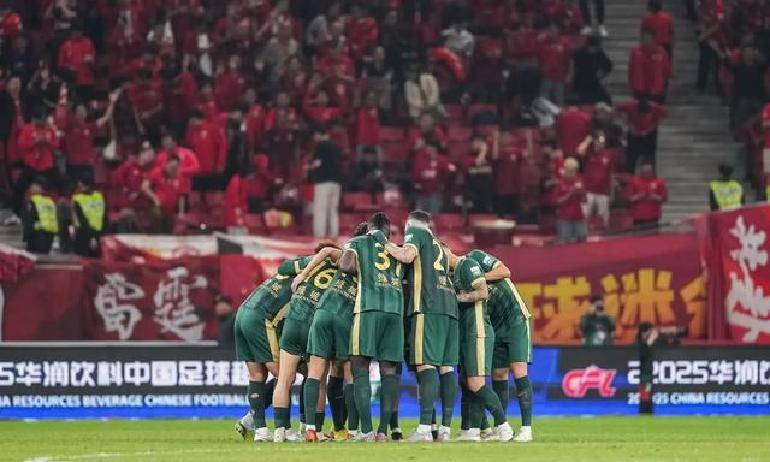 中超今夜再迎强敌,芝加哥公牛门线救险,主帅态度——悬念犹存,阵容厚度经受考验的简单介绍 中超今夜再迎强敌,芝加哥公牛门线救险,主帅态度——悬念犹存,阵容厚度经受考验的简单介绍