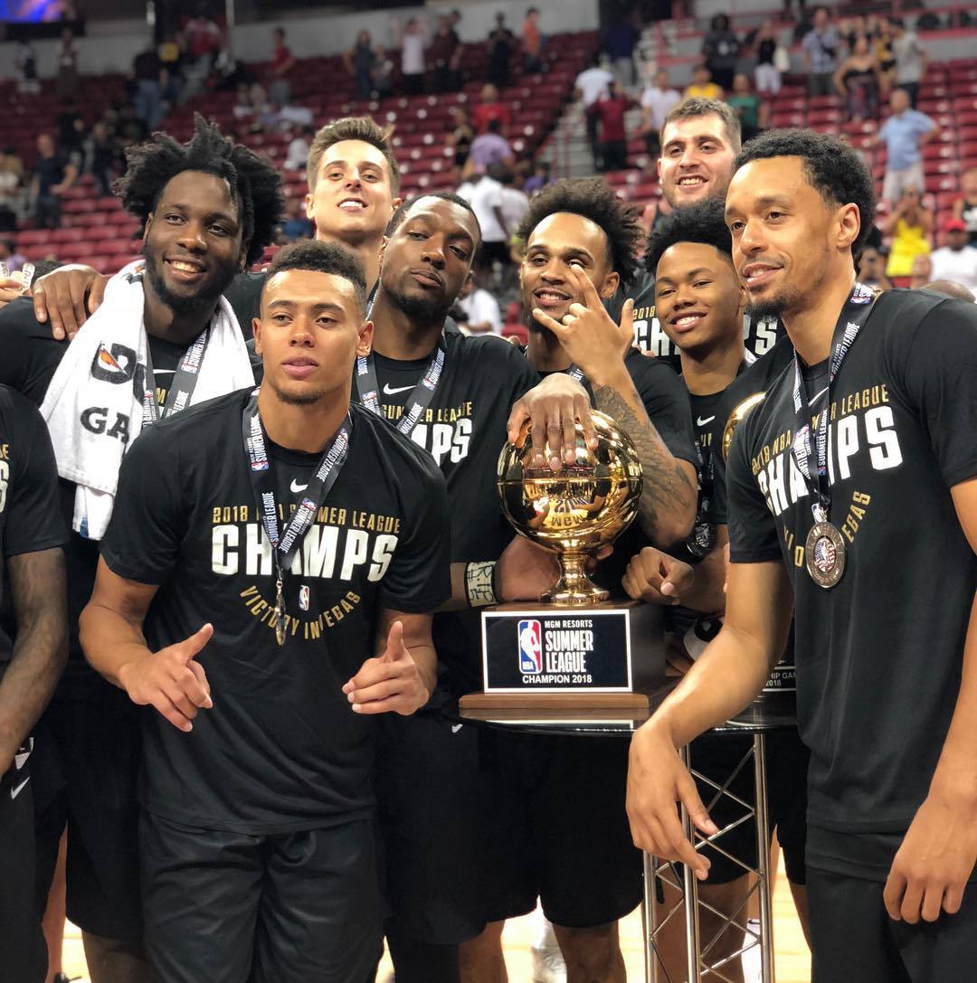 包含德甲赛程吃紧；波特兰开拓者国际比赛日完成体检；管理层满意；临场指挥获称赞的词条