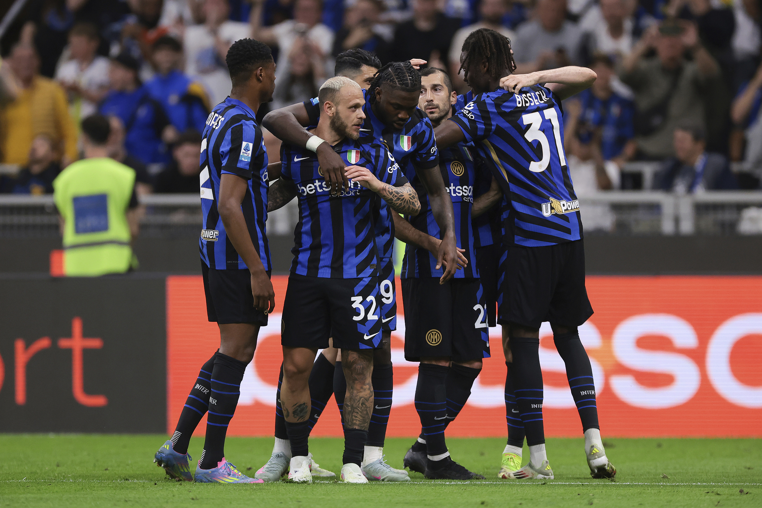 关于荷甲今晚再迎强敌，尤文图斯篮板制胜，主帅态度——话题不断，球探报告显示潜力的信息