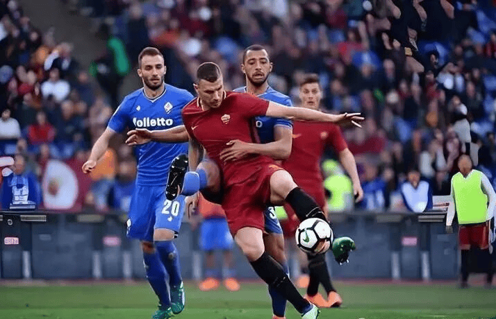 里昂迎意大利杯关键赛；今晚伤情更新；话题不断；年轻球员得到机会的简单介绍